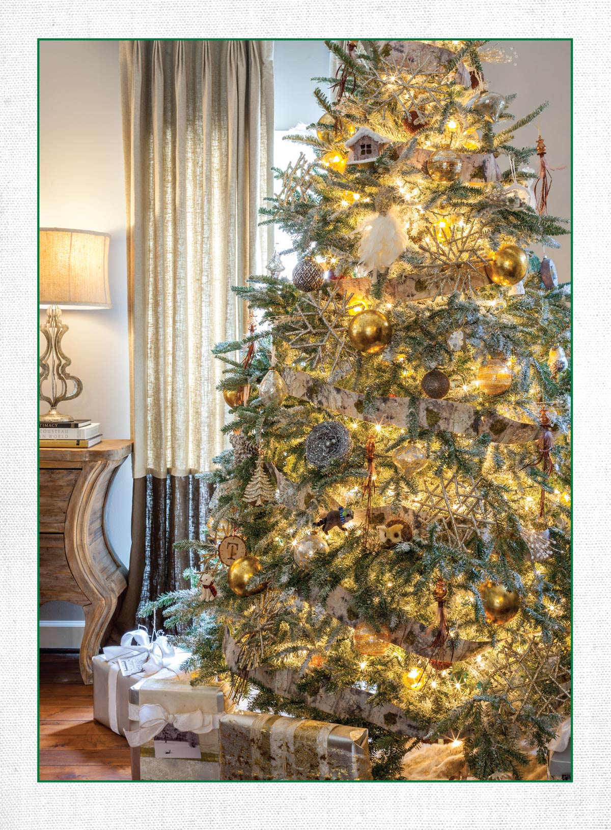 Christmas - 139 Seasonal Recipes & Decorating Ideas, Holiday Guide, Style Inspiration, Christmas Tree, Wreaths, Set The Table, Party Themes, Slow Cooker, Desserts, Suppers, Pecan Favorites & More!