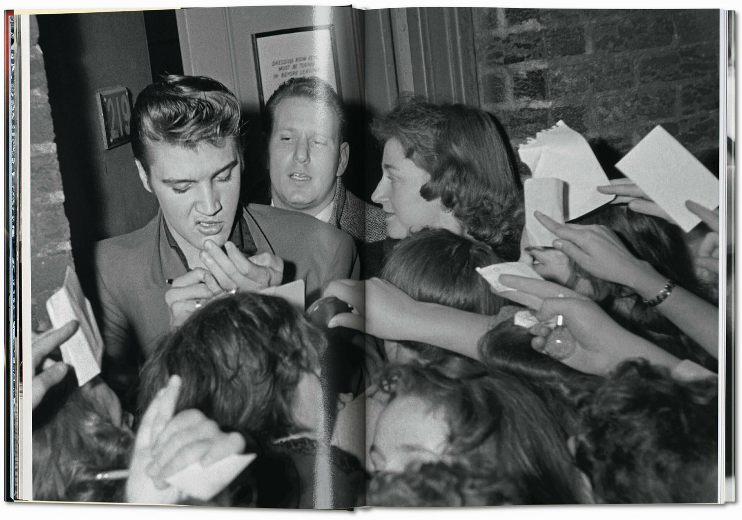 Alfred Wertheimer. Elvis and the Birth of Rock and Roll (German, French, English) Book