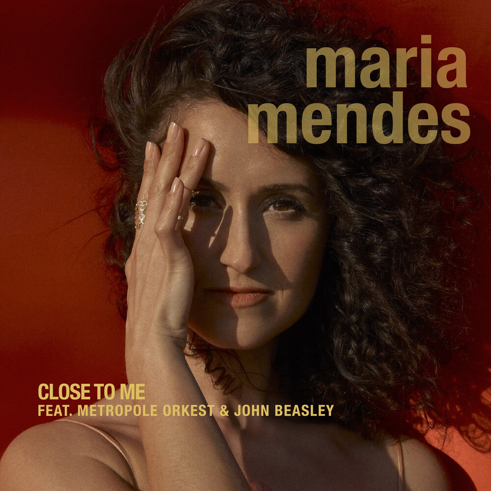 the album cover for Maria Mendes - Close To Me