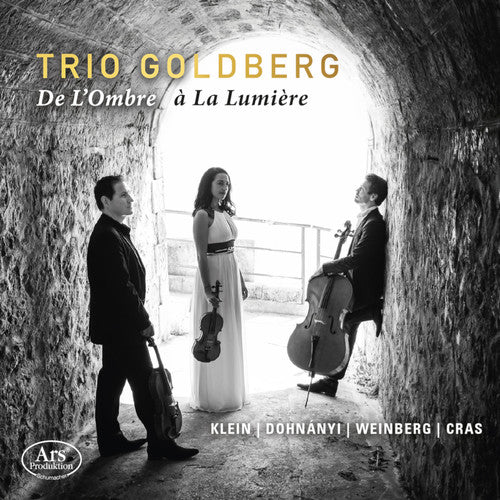the album cover for Weinberg / Trio Goldberg - De L'ombre a la Lumiere