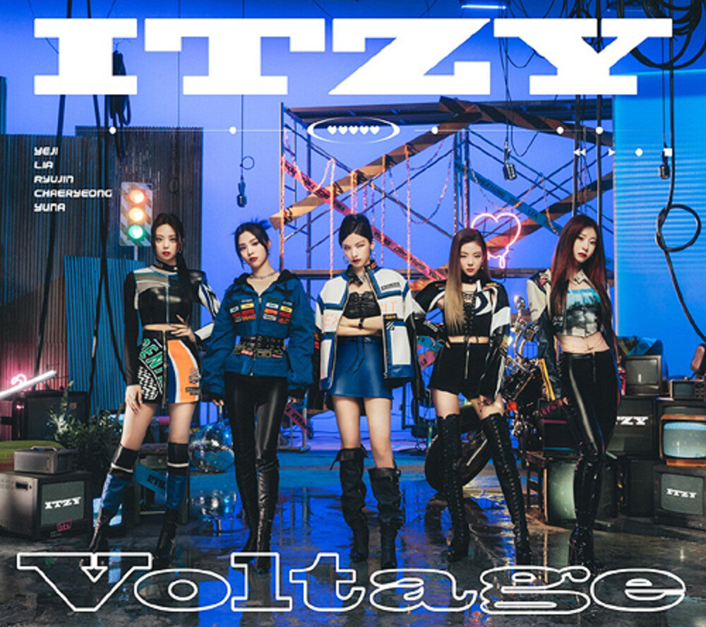 the album cover for ITZY - Voltage (Version A) (incl. DVD)