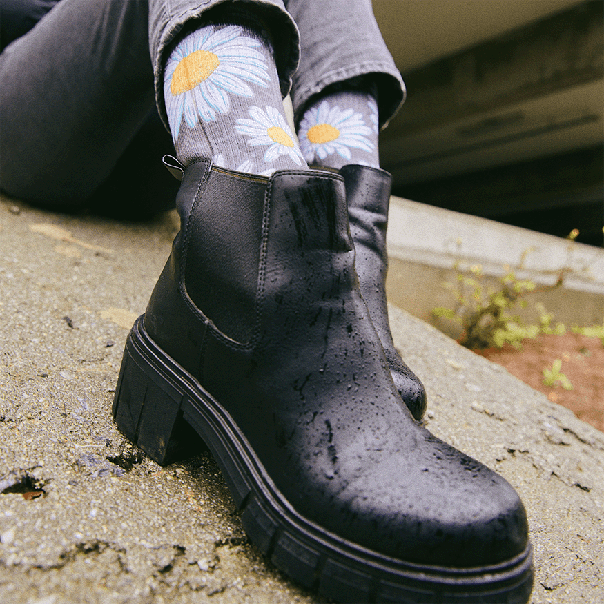 Spring Daisies Adult Crew Socks Art By Slogan