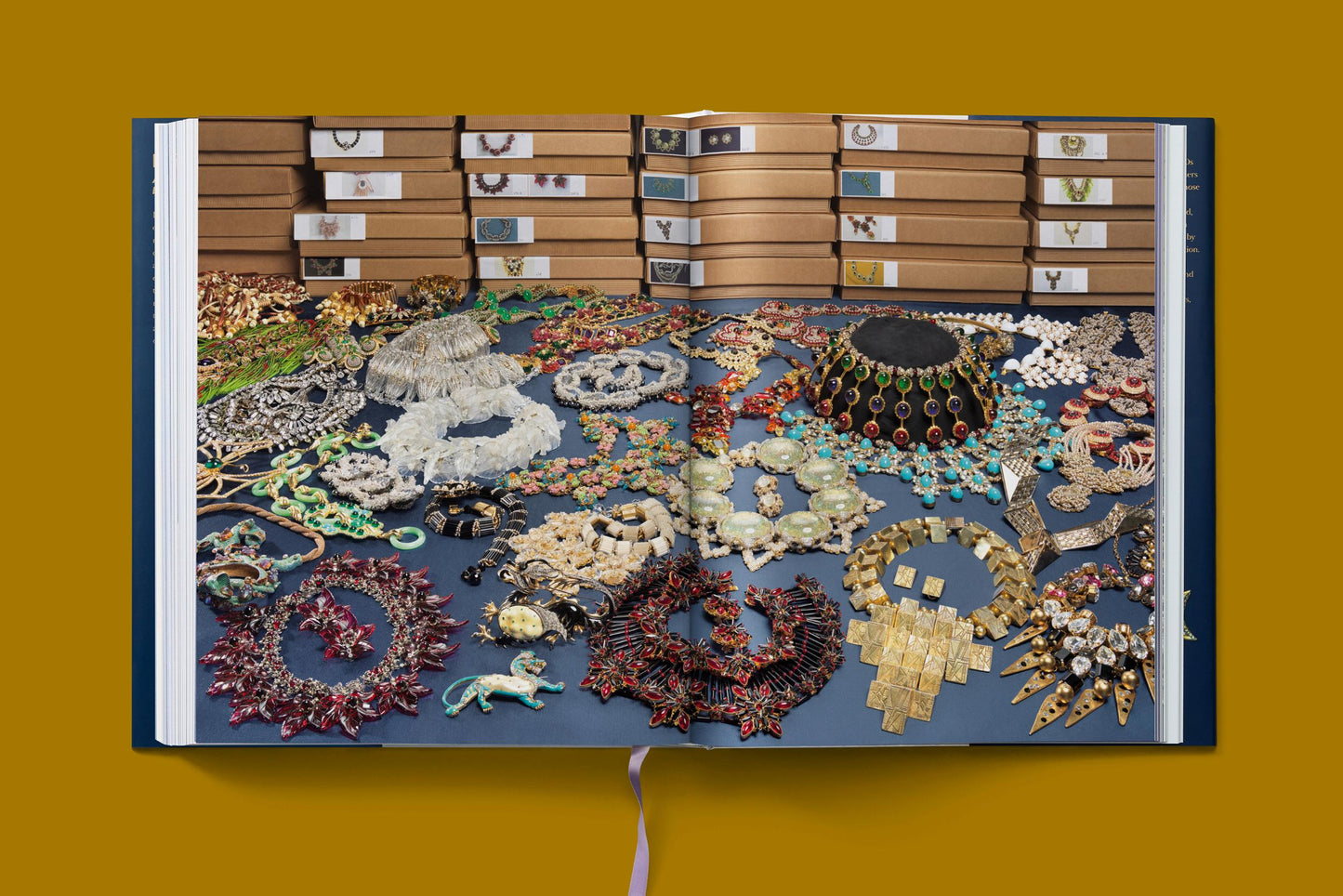 Costume Jewelry (German, French, English) Book