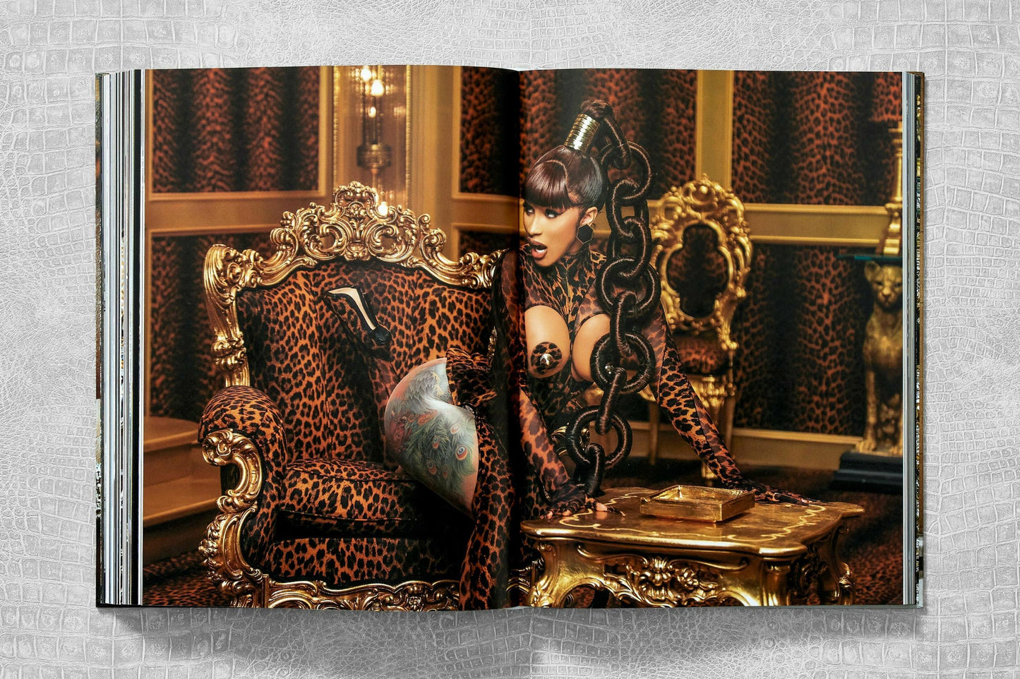 Ice Cold. A Hip-Hop Jewelry History (German, French, English) Book