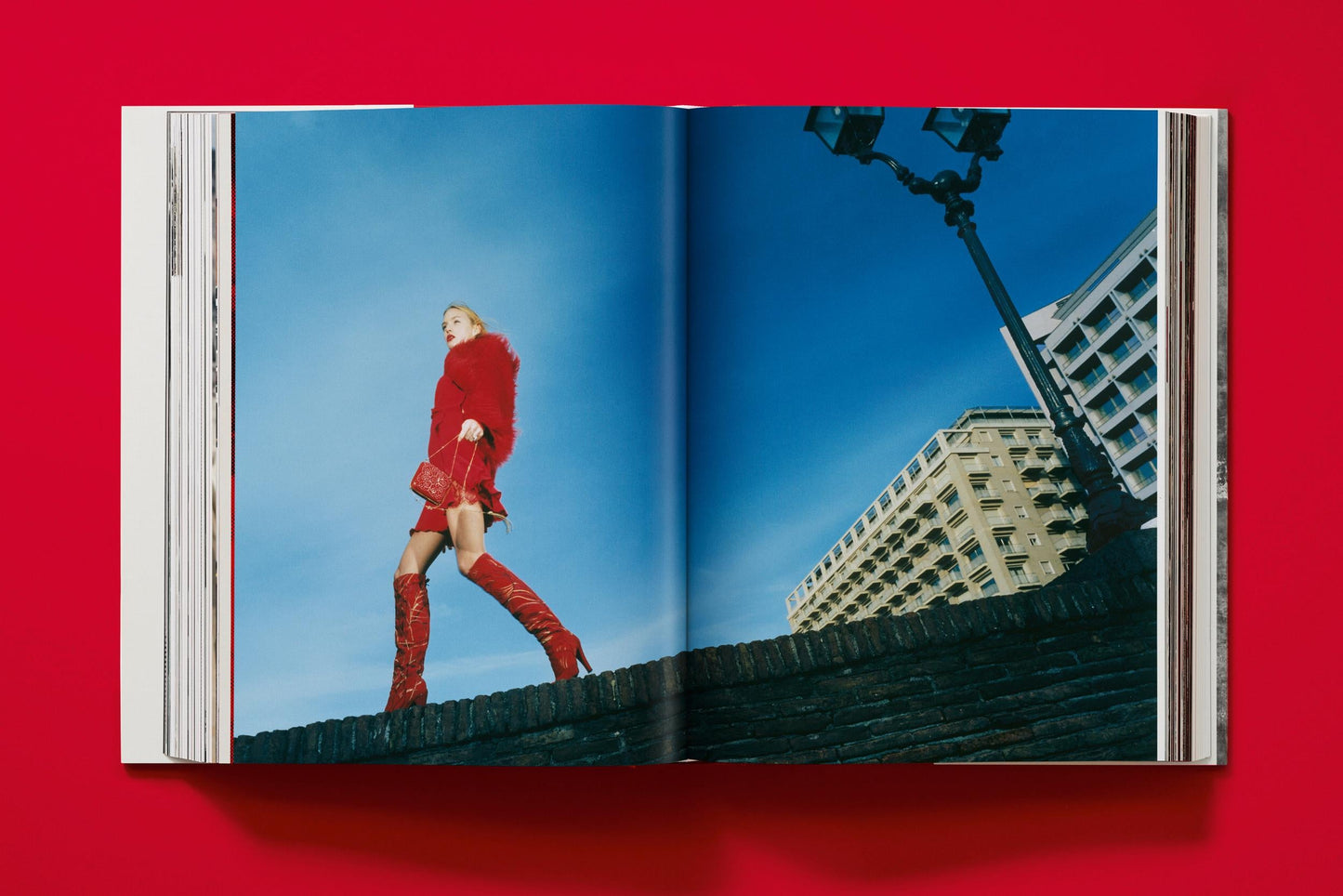 Valentino. A Grand Italian Epic (English) Book