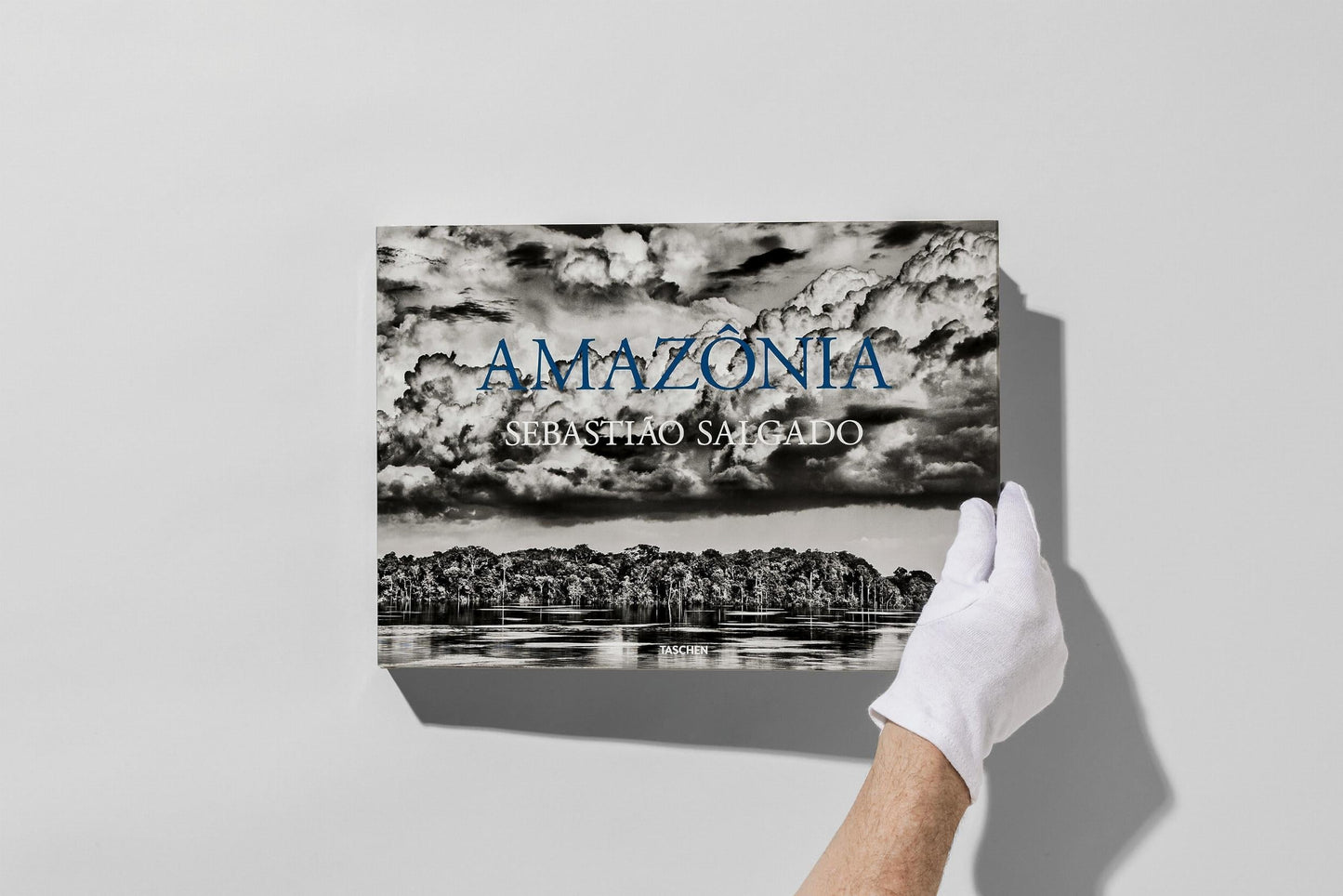 Sebastião Salgado. Amazônia (English) Book