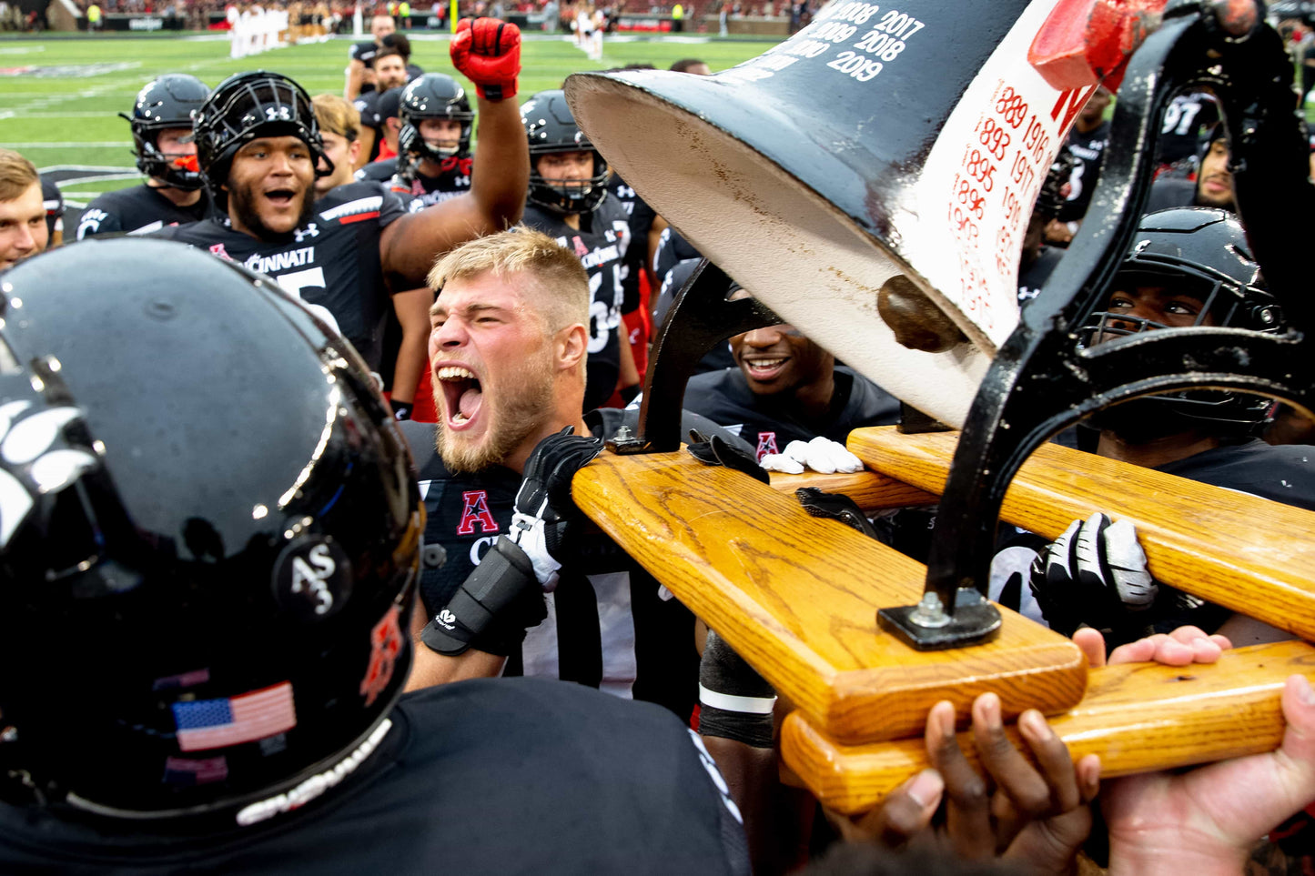 Breaking Down Barriers: How the Cincinnati Bearcats Crashed the College Football Playoff Party Book