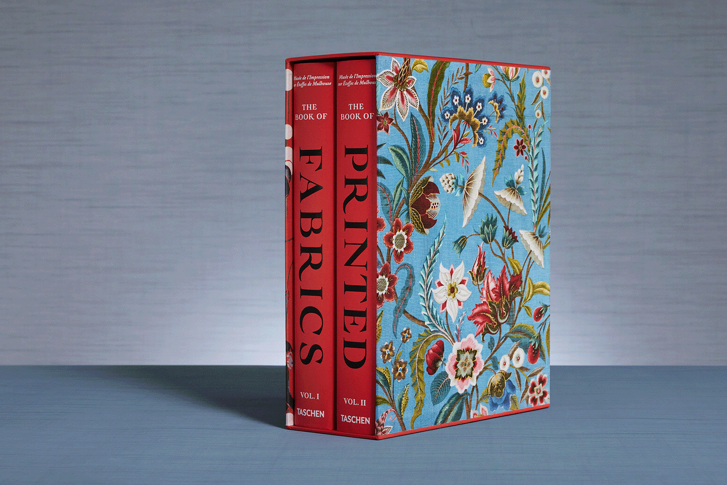 The Book of Printed Fabrics. From the 16th century until today (German, French, English) Book