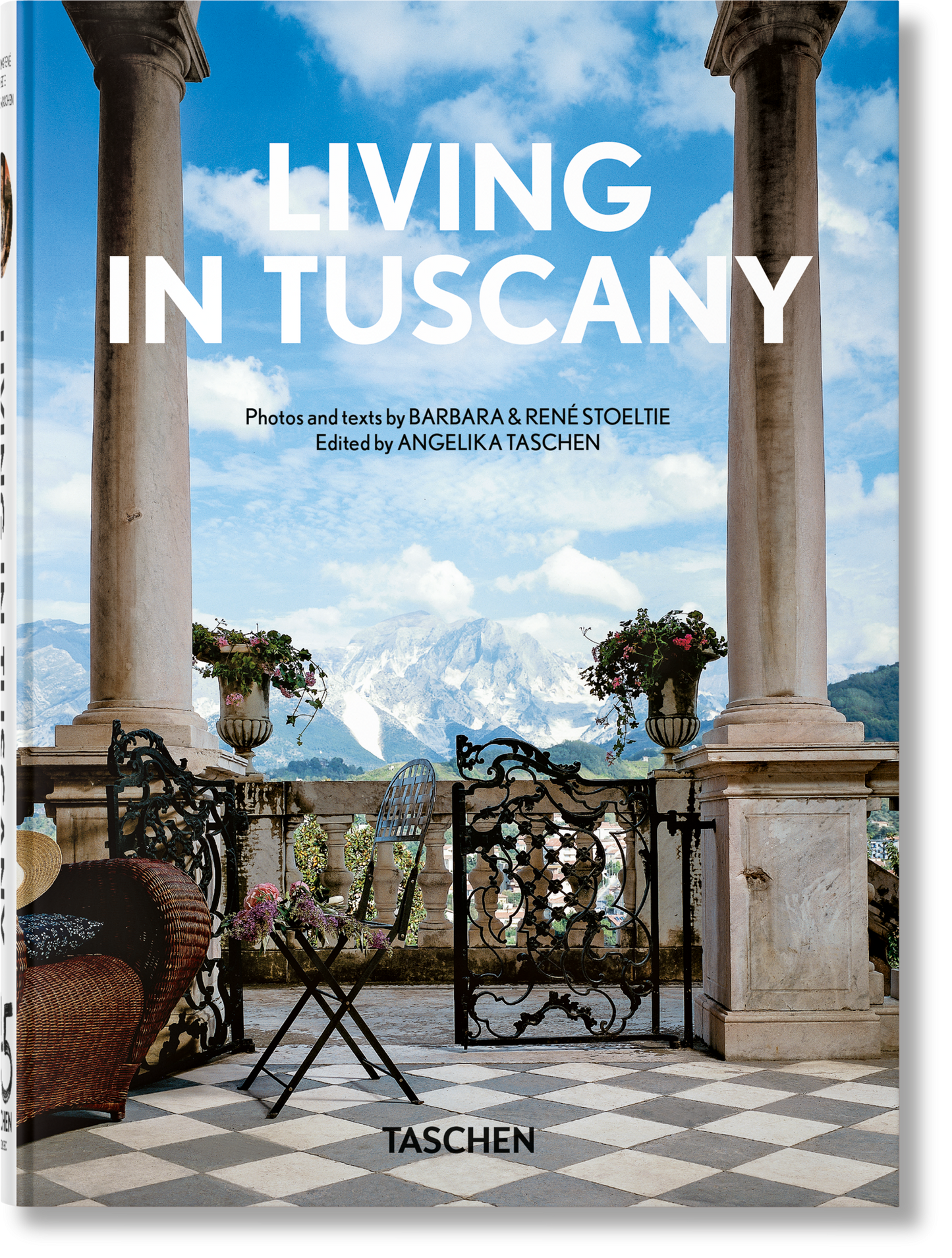 Living in Tuscany. 45th Ed. (German, French, English) Book