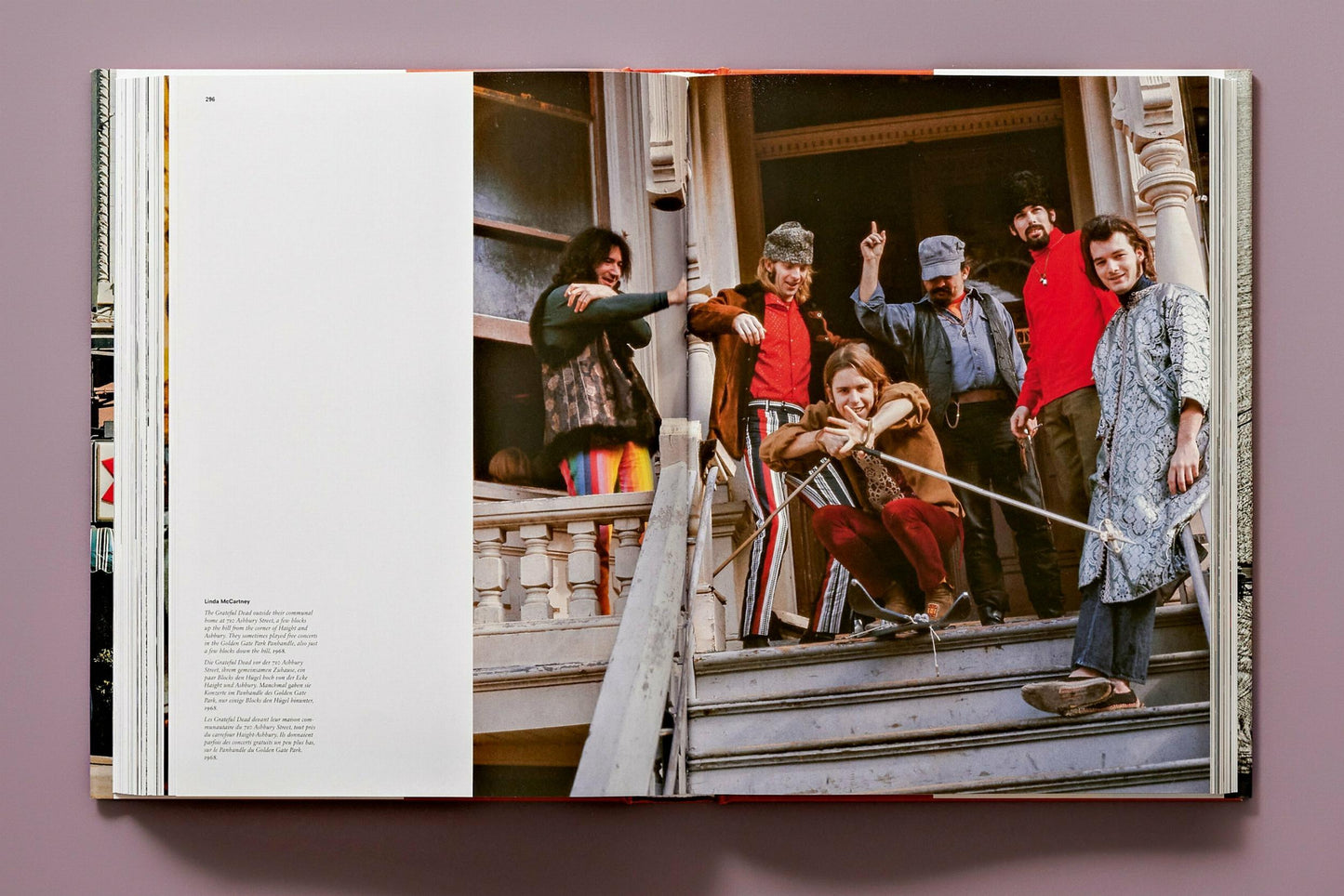 San Francisco. Portrait of a City (German, French, English) Book
