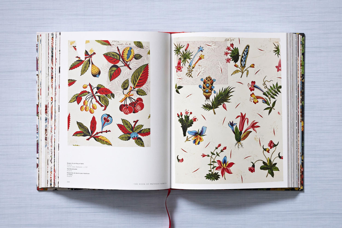 The Book of Printed Fabrics. From the 16th century until today (German, French, English) Book