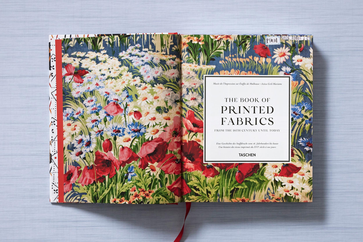 The Book of Printed Fabrics. From the 16th century until today (German, French, English) Book