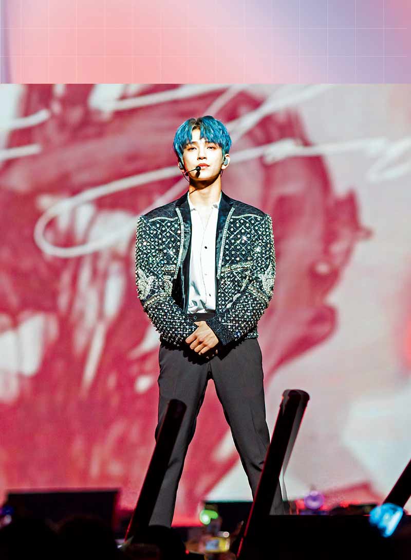 Seventeen - Fan Guide: K-Pop Band, Journey To Stardom, 13 Members, Mingyu, The8, Joshua, Seungkwan, S.Coups, Vernon, Greatest Hits, Hot, Super, Darl+ing, Pretty U, 25 Facts, Quiz, Free Poster & More!