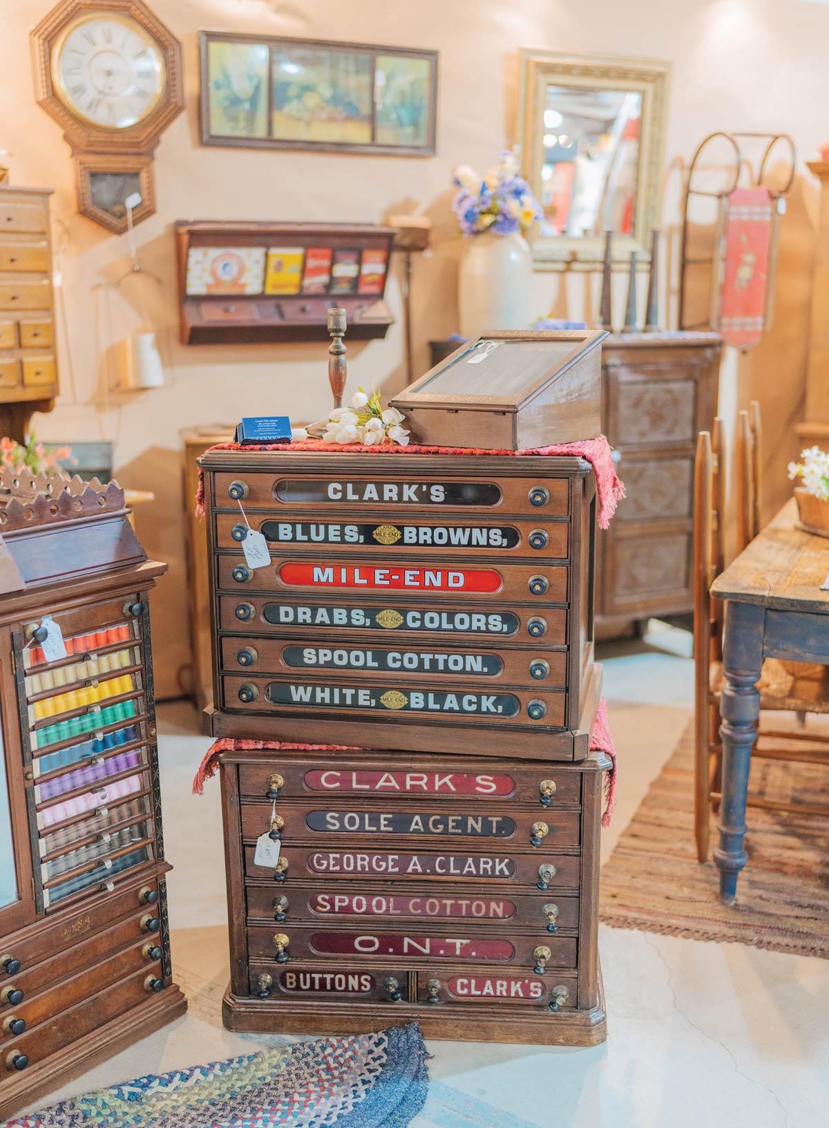 Flea Market - Home & Garden Style: DIY Design Tips, Outdoor Styling Tricks, Secondhand Treasure Transformations, Unbeatable Deals, Entertain In Style, Patio Panache For A Beautiful Home & More!