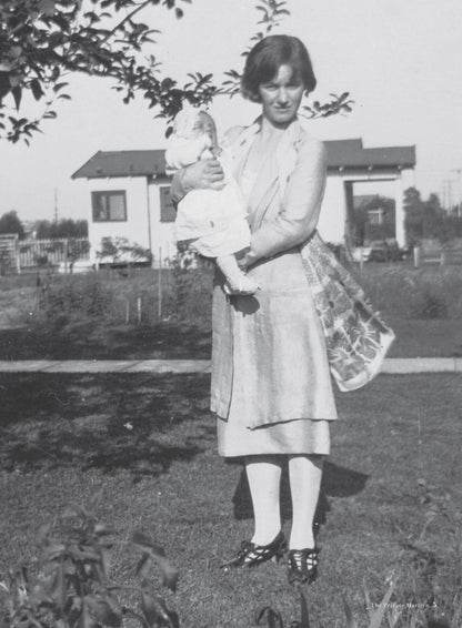 Parade - The Private Life Of Marilyn Monroe, Special Edition: Exclusive Look At The Icon’s Tragic Beauty & Fame, Secrets, Scandals, Her Enduring Legacy, Old Hollywood, Classic Film Actress & More!