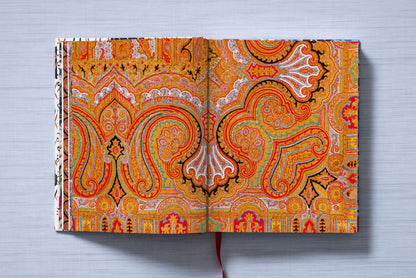 The Book of Printed Fabrics. From the 16th century until today (German, French, English) Book