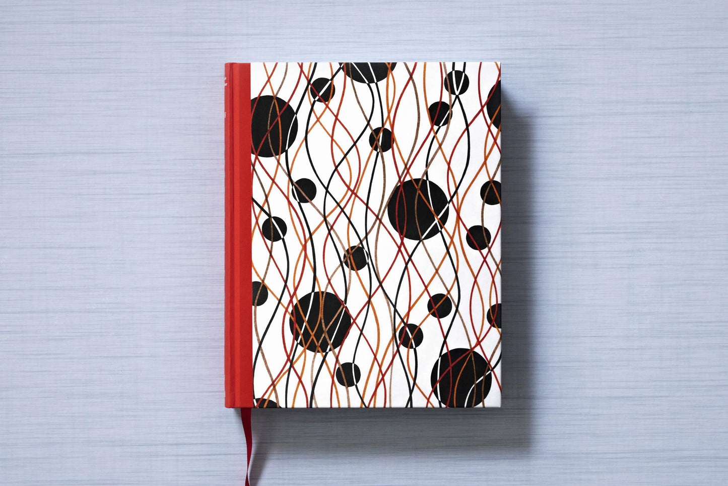 The Book of Printed Fabrics. From the 16th century until today (German, French, English) Book