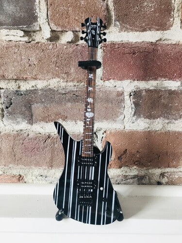 Axe Hvn Sg660 Synyster Gates Blk Silver Stripes Gt - Axe Hvn Sg660 Synyster Gates Blk Silver Stripes Gt - Collectibles