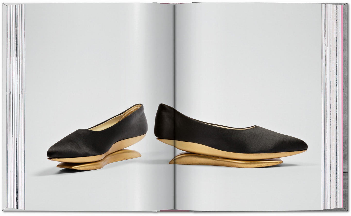 Shoes A–Z. 45th Ed. (German, French, English) Book