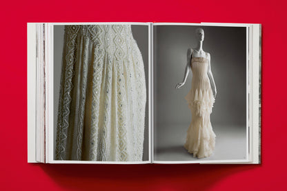 Valentino. A Grand Italian Epic (English) Book