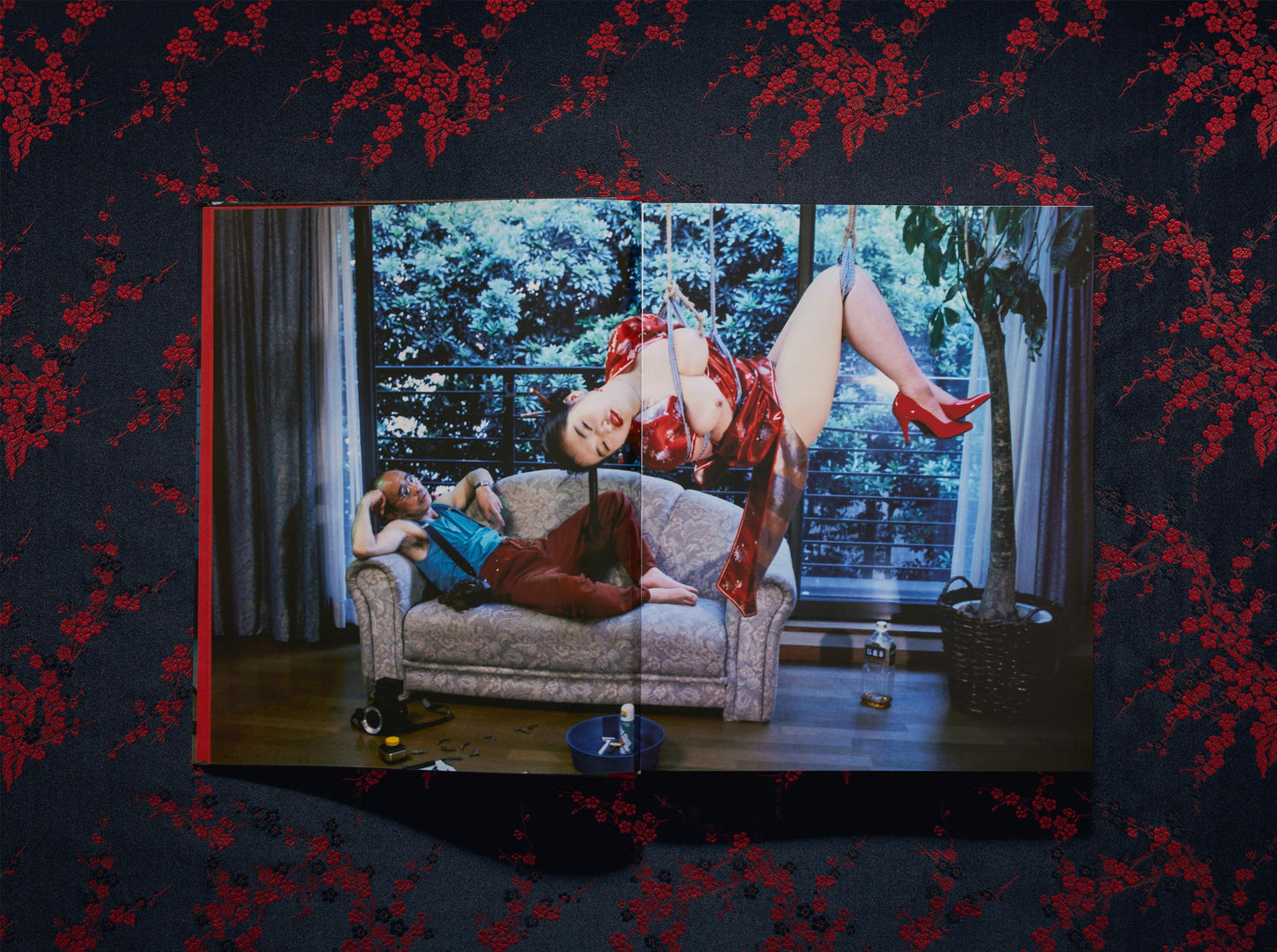 Araki. Bondage (English) Book