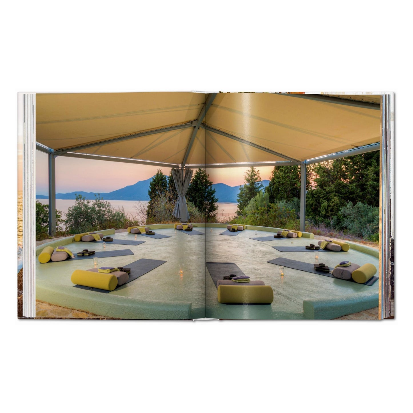 Great Escapes Yoga. The Retreat Book (German, French, English) Book