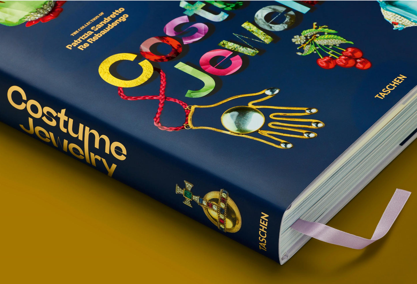 Costume Jewelry (German, French, English) Book