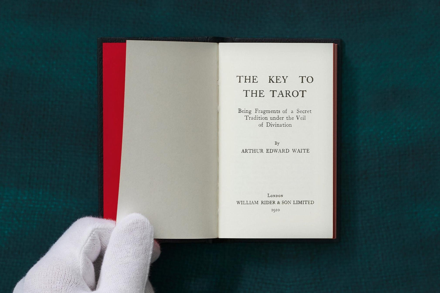 The Tarot of A. E. Waite and P. Colman Smith (English) Book