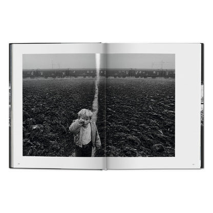 Sebastião Salgado. Exodus (English) Book