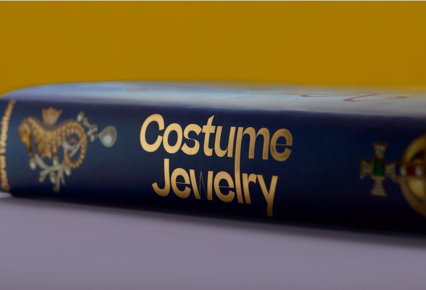 Costume Jewelry (German, French, English) Book