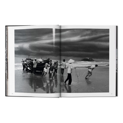 Sebastião Salgado. Exodus (English) Book