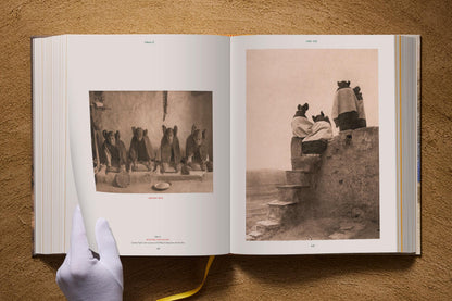 Edward S. Curtis. The North American Indian. The Complete Portfolios (German, French, English) Book