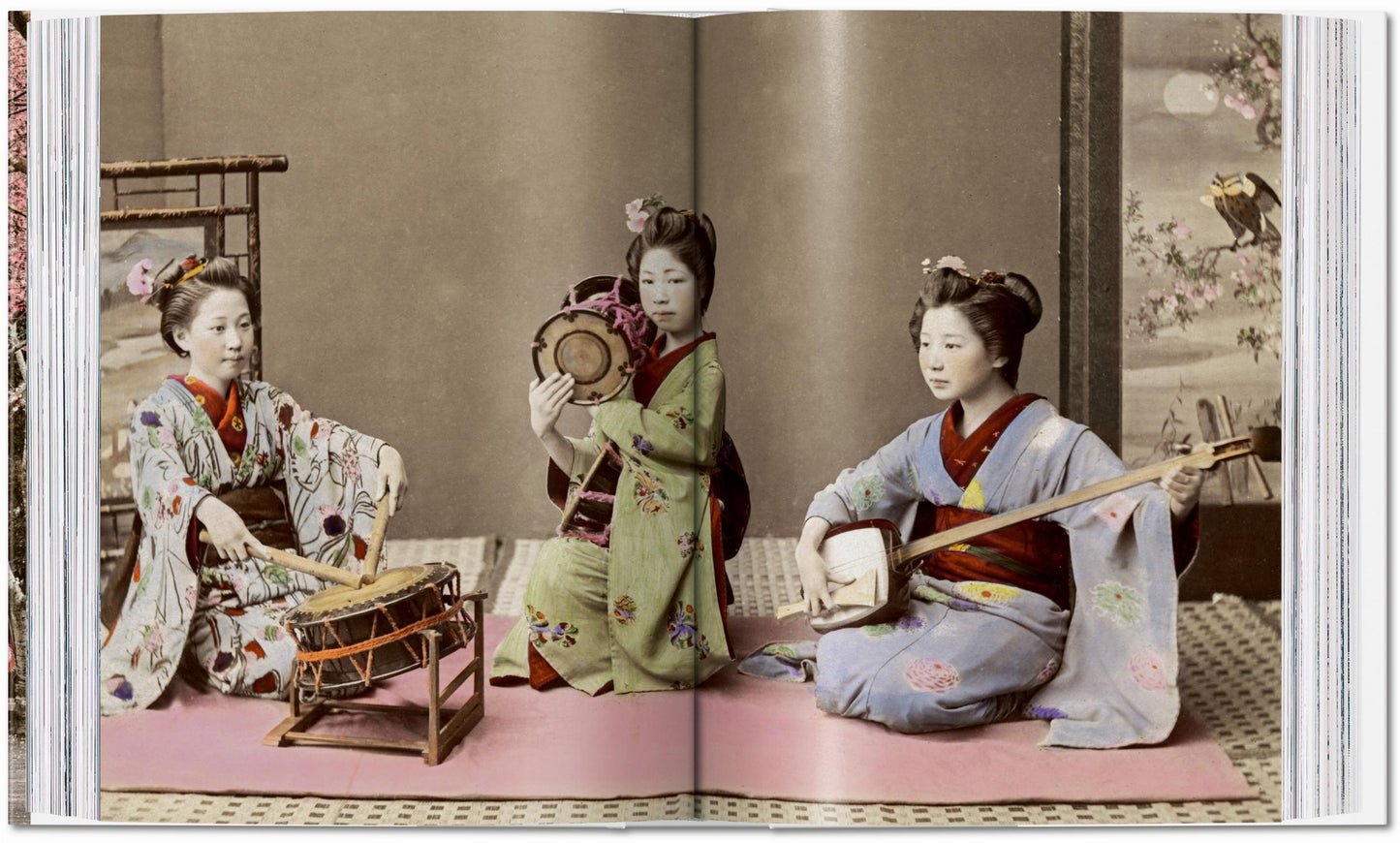 Japan 1900. A Portrait in Color (German, French, English) Book