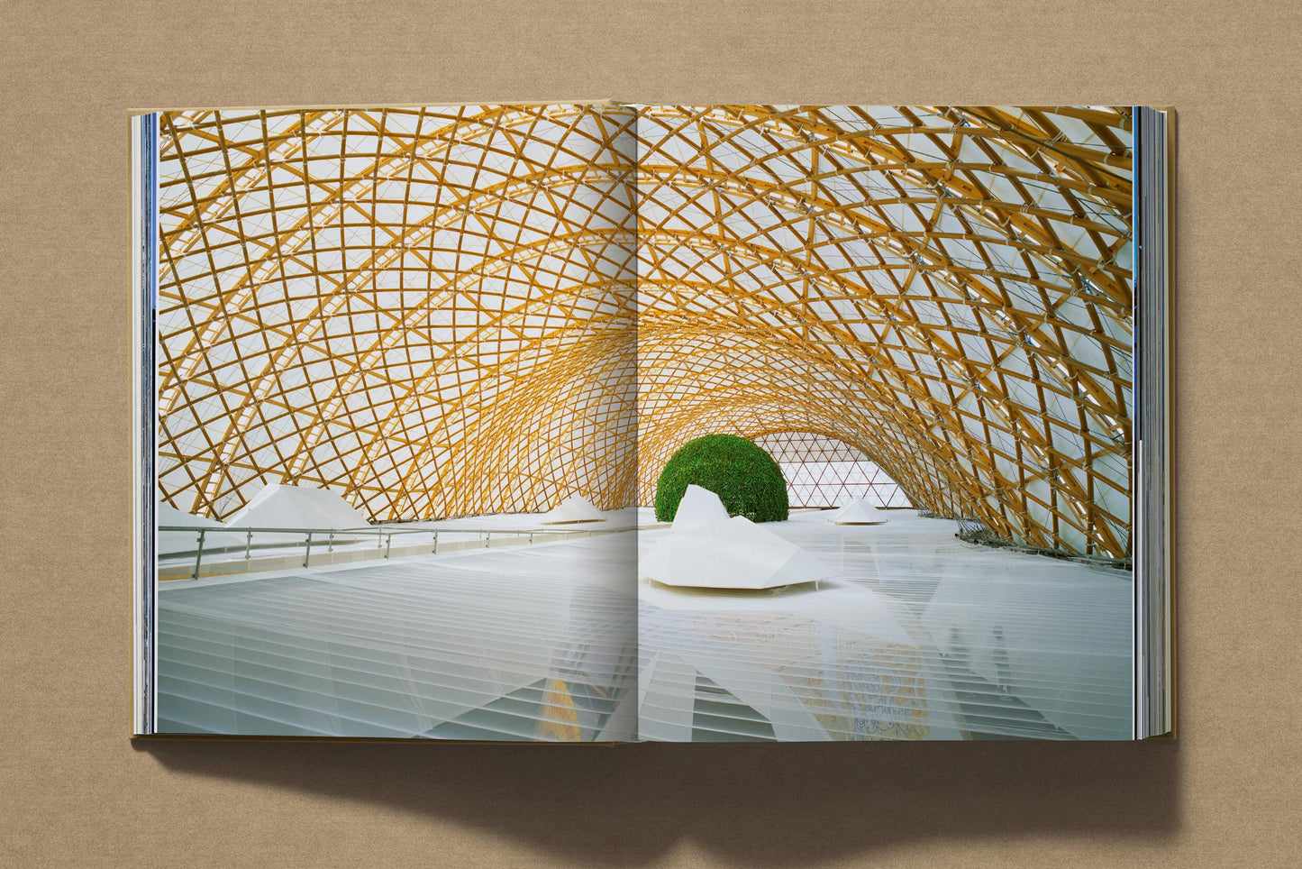 Shigeru Ban. Complete Works 1985–Today (German, French, English) Book