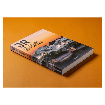 JR. La Caverne du Pont Neuf (French, English) Book
