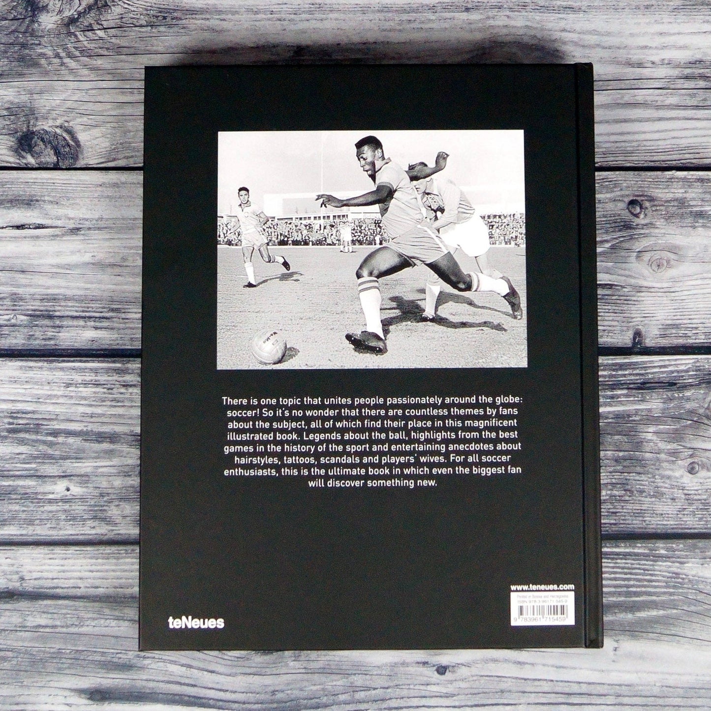 Soccer - The Ultimate Book