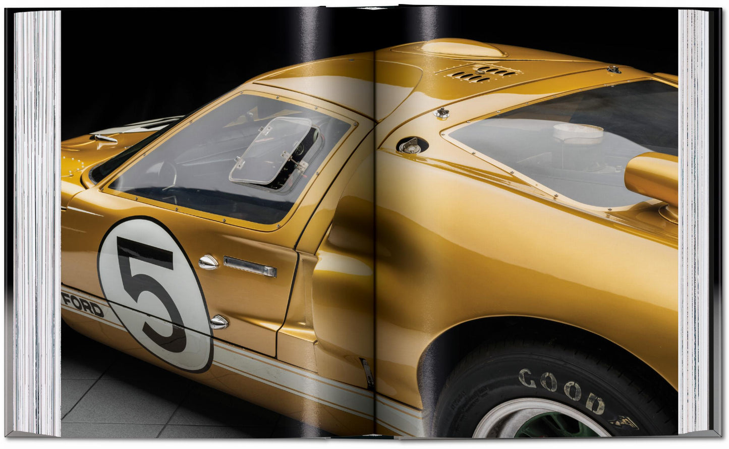 Sports Cars. 45th Ed. (English) Book