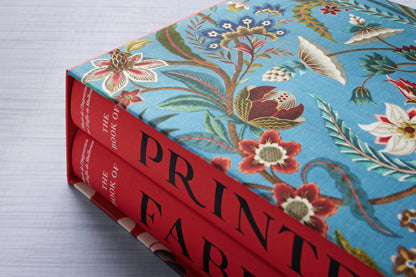 The Book of Printed Fabrics. From the 16th century until today (German, French, English) Book