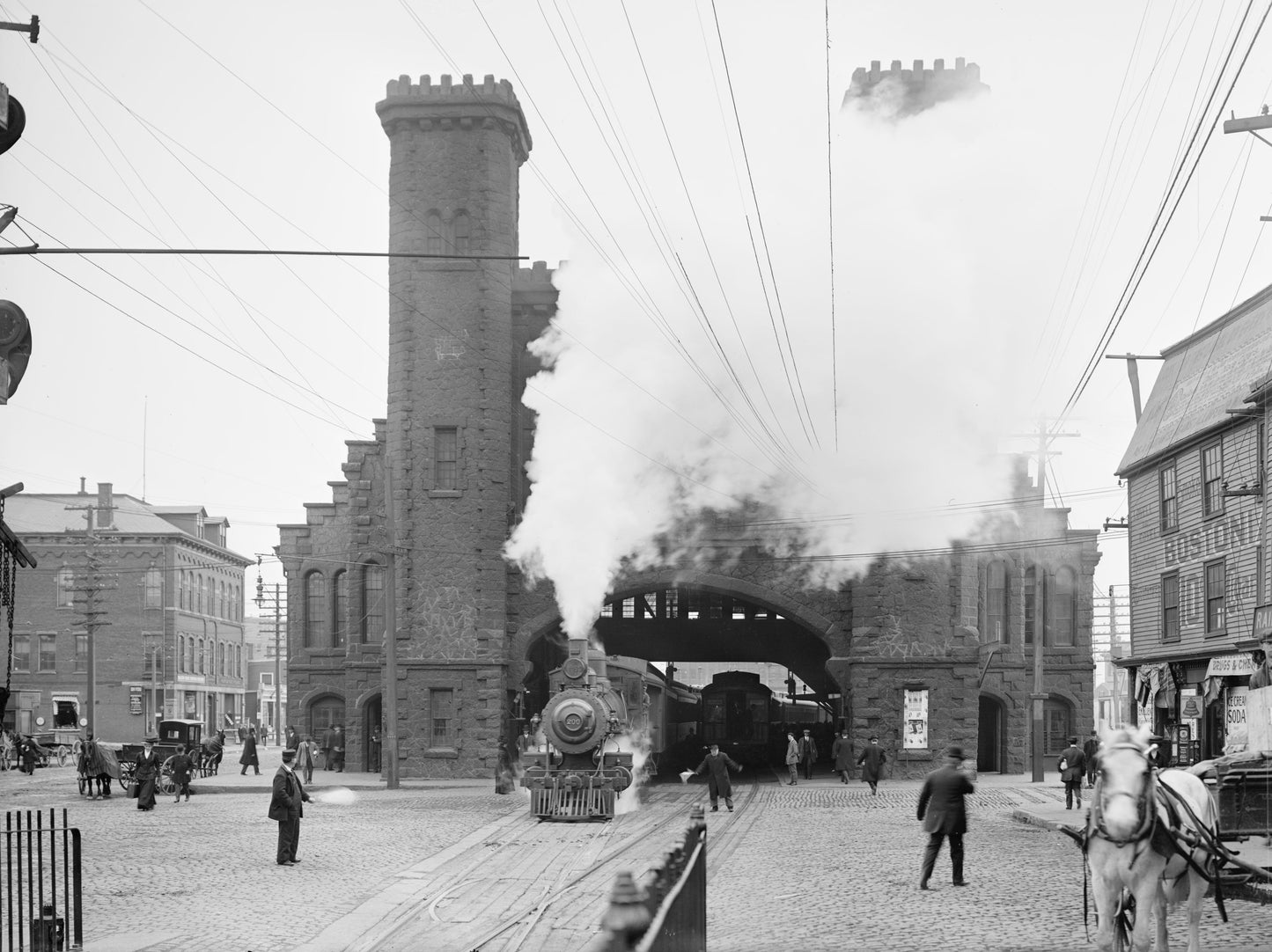 Vintage Photo Puzzle: Boston and Maine Railroad Depot, 1910: 500 Pieces