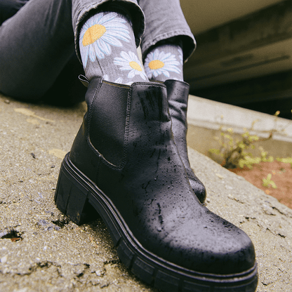 Spring Daisies Adult Crew Socks Art By Slogan