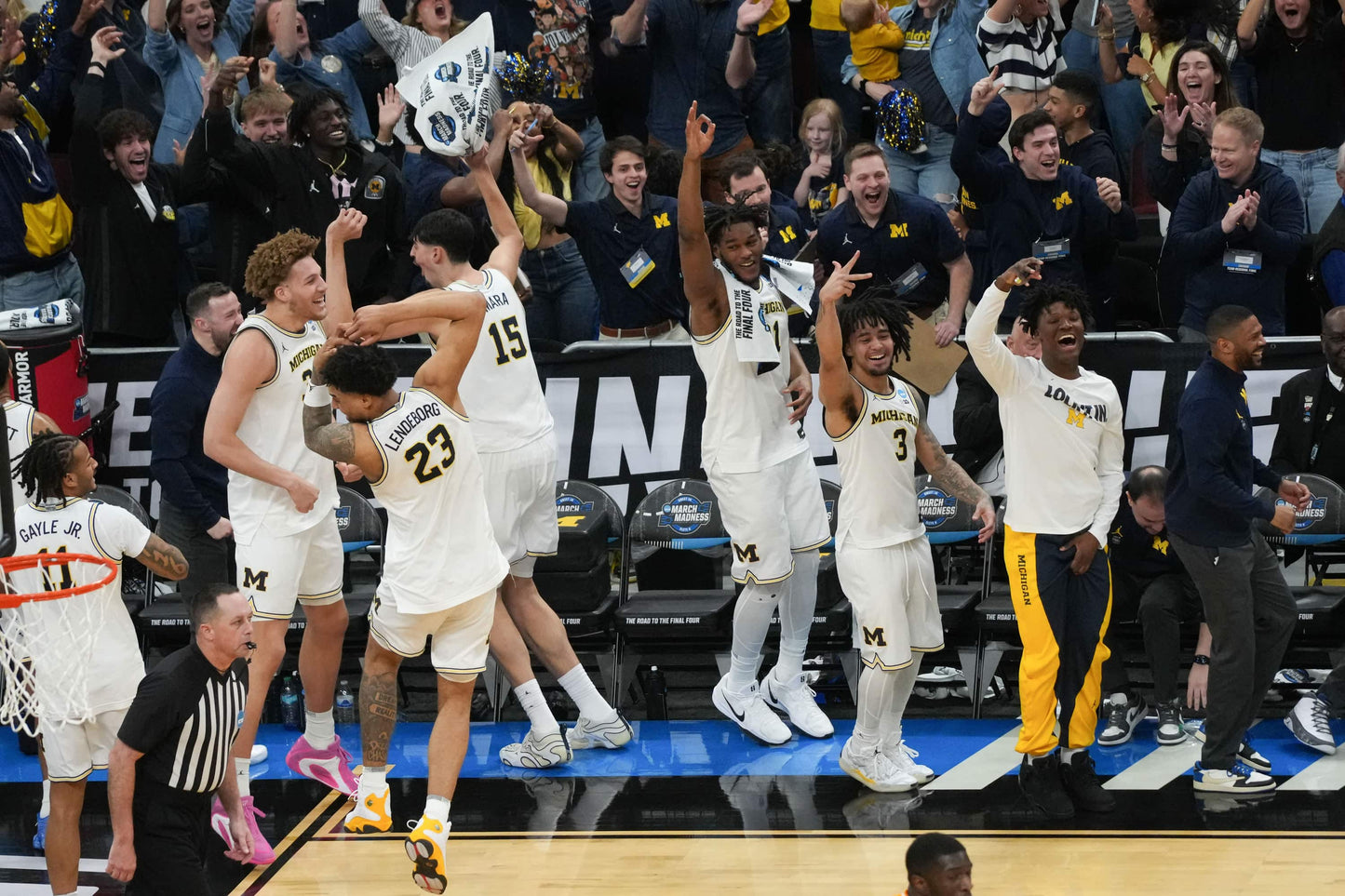 MAIZE THE ROOF: How the Michigan Wolverines Dominated College Basketball Book