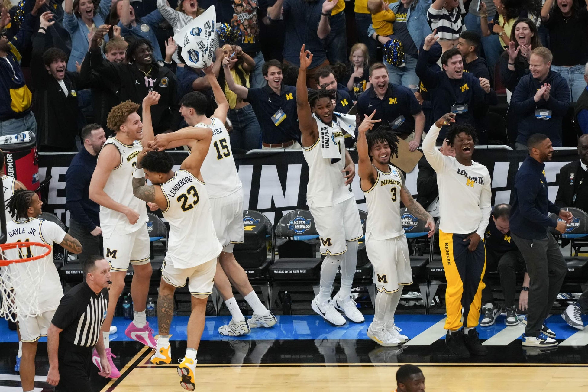 MAIZE THE ROOF: How the Michigan Wolverines Dominated College Basketball Book