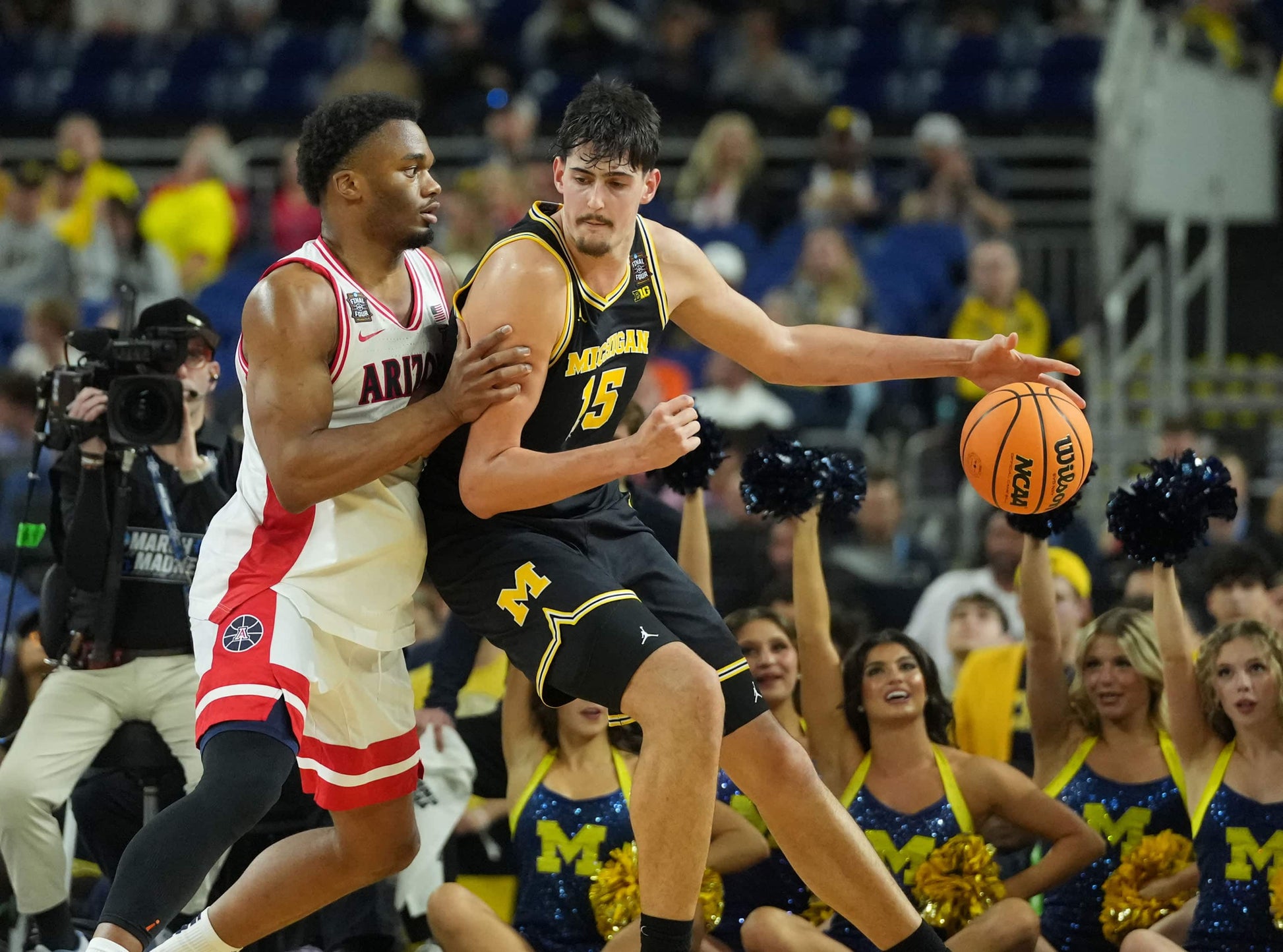 MAIZE THE ROOF: How the Michigan Wolverines Dominated College Basketball Book
