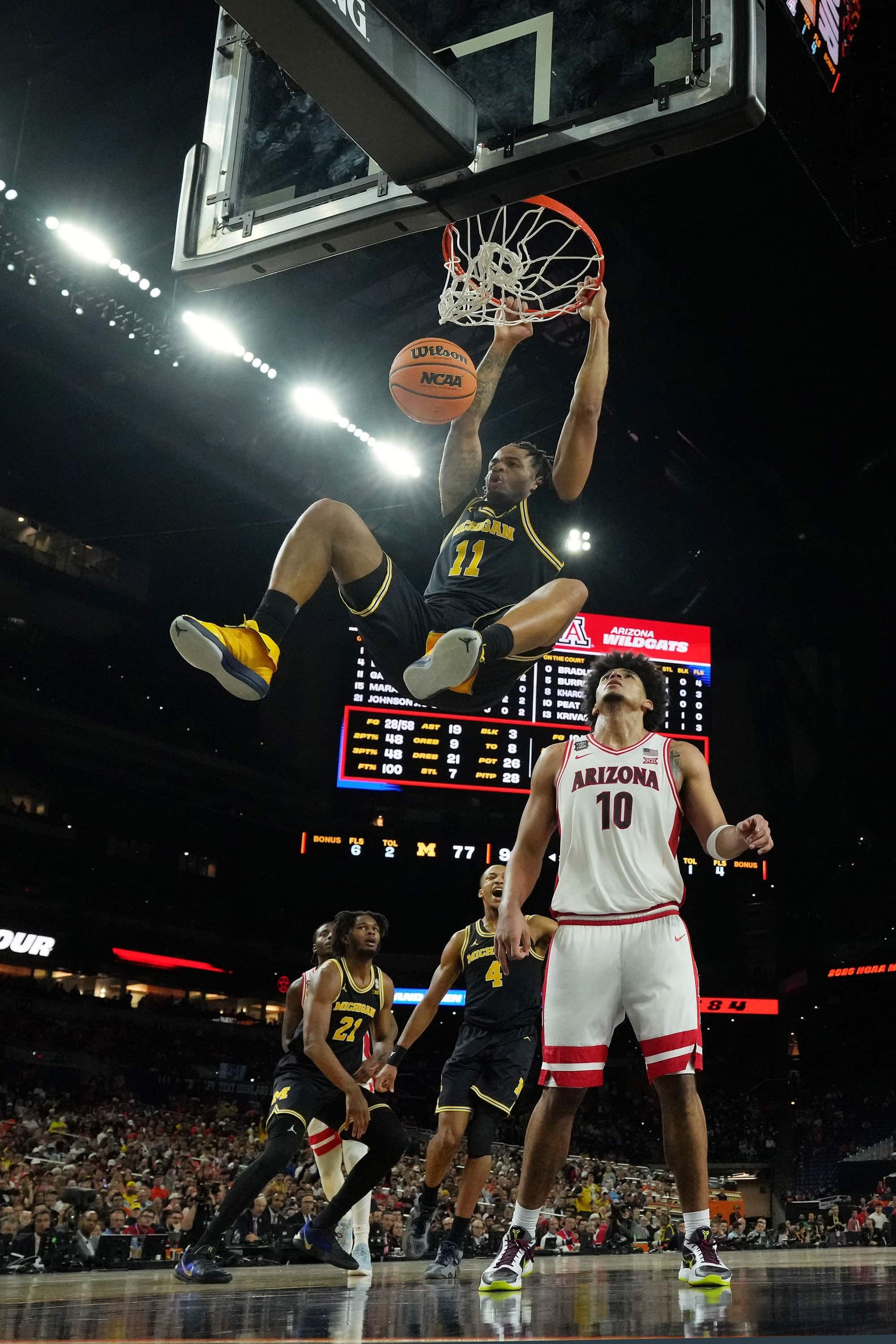 MAIZE THE ROOF: How the Michigan Wolverines Dominated College Basketball Book