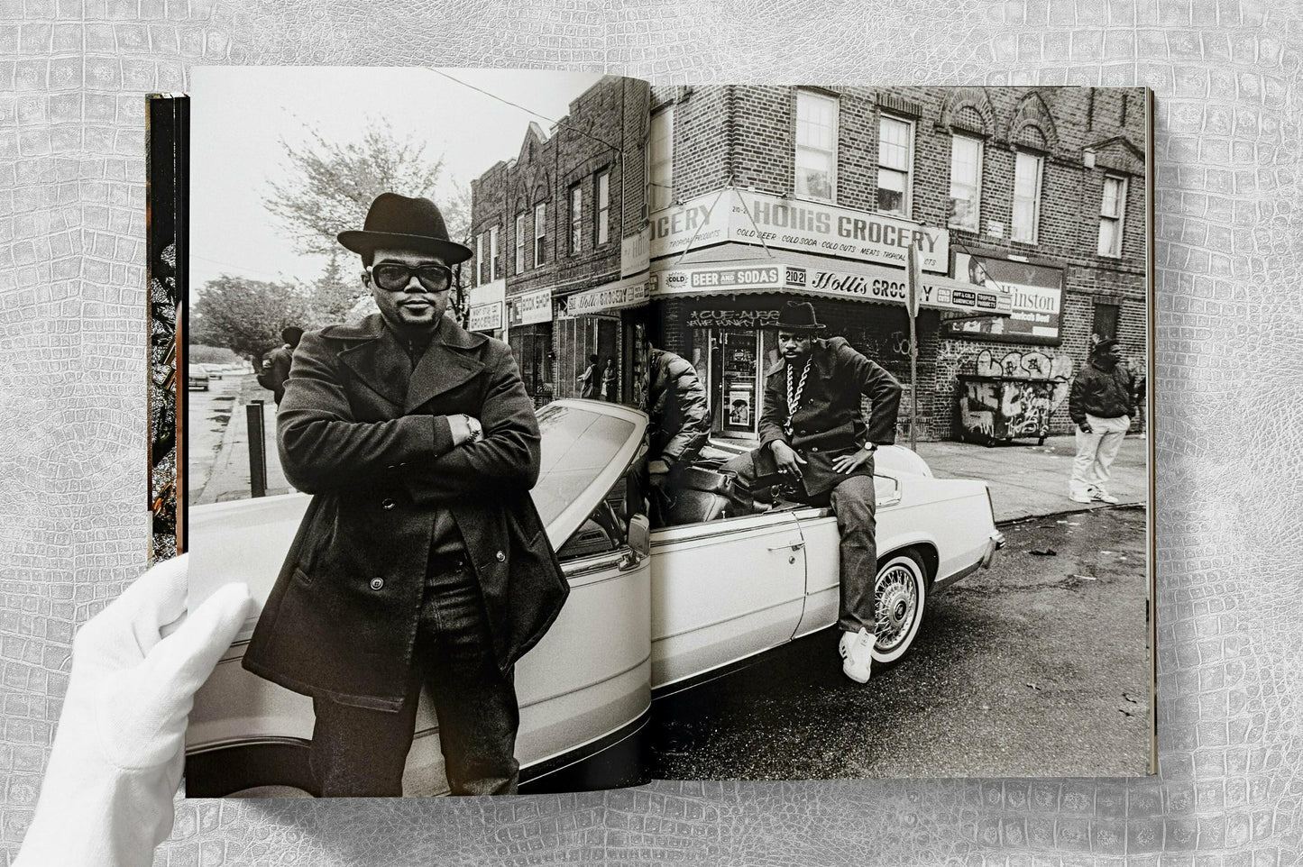 Ice Cold. A Hip-Hop Jewelry History (German, French, English) Book