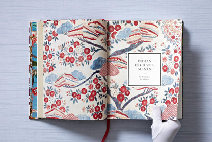 The Book of Printed Fabrics. From the 16th century until today (German, French, English) Book