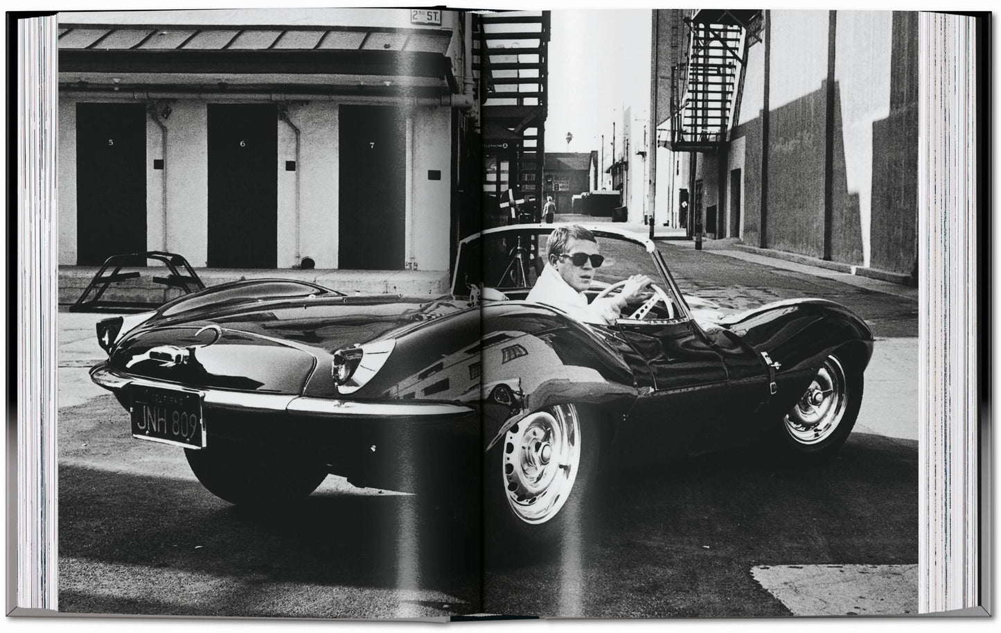 Sports Cars. 45th Ed. (English) Book