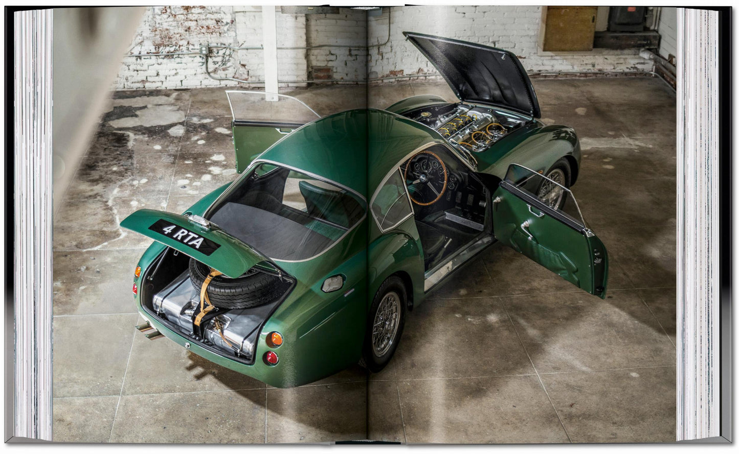 Sports Cars. 45th Ed. (English) Book