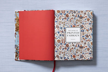 The Book of Printed Fabrics. From the 16th century until today (German, French, English) Book
