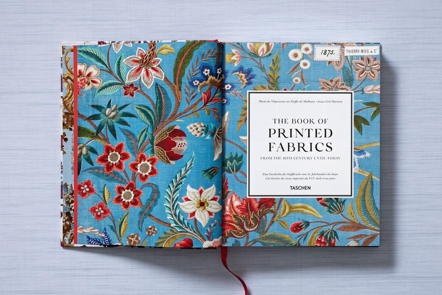 The Book of Printed Fabrics. From the 16th century until today (German, French, English) Book